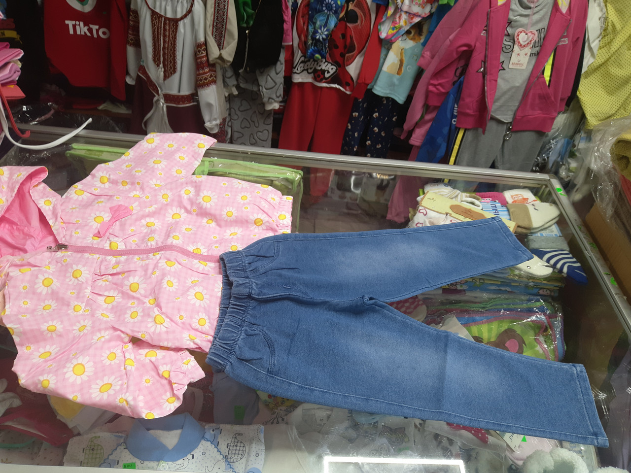 Демісезоний Костюм для дівчинки тонка куртка джинси р. 80-110