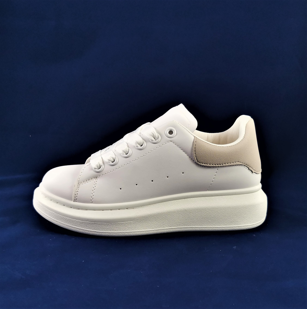 Кроссовки женские белые с серым в стиле Alexander McQueen, слипоны светлые ( размер 39 ) Видео Обзор - фото 2 - id-p1773957130