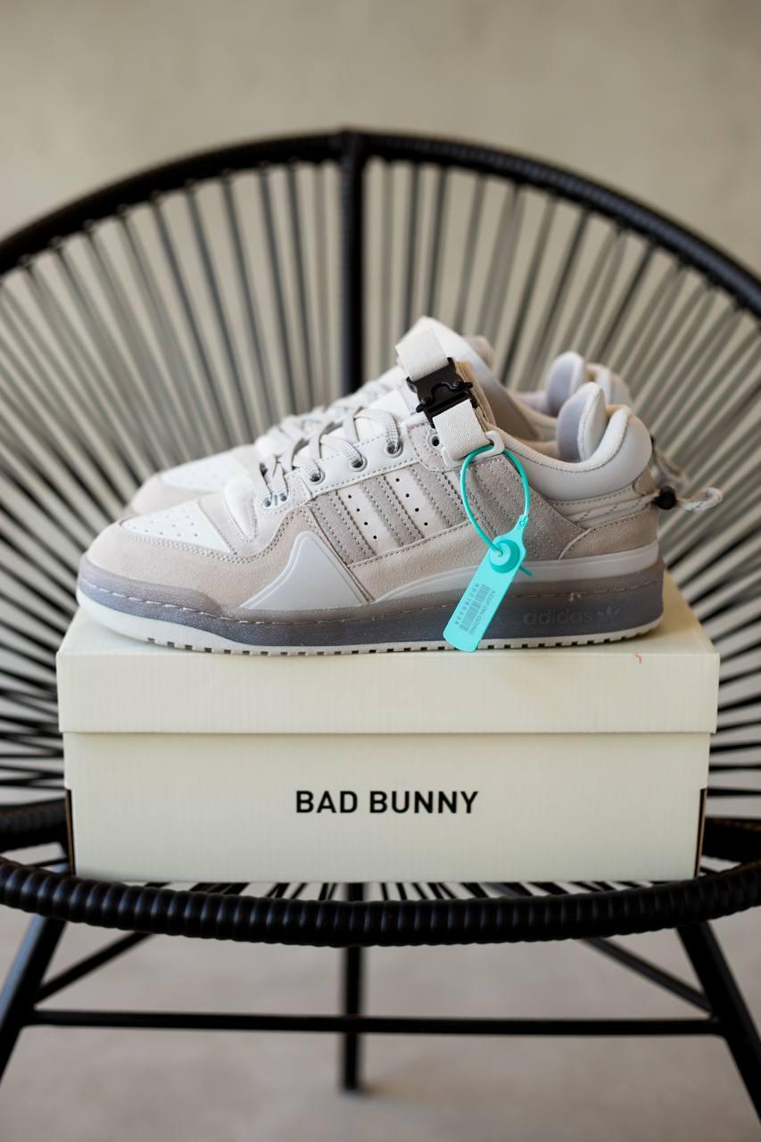 Чоловічі кросівки Bad Bunny x Adidas Forum Low Light Grey Cloud White (сірі з білим) модні кеди М0720 топ, фото 1