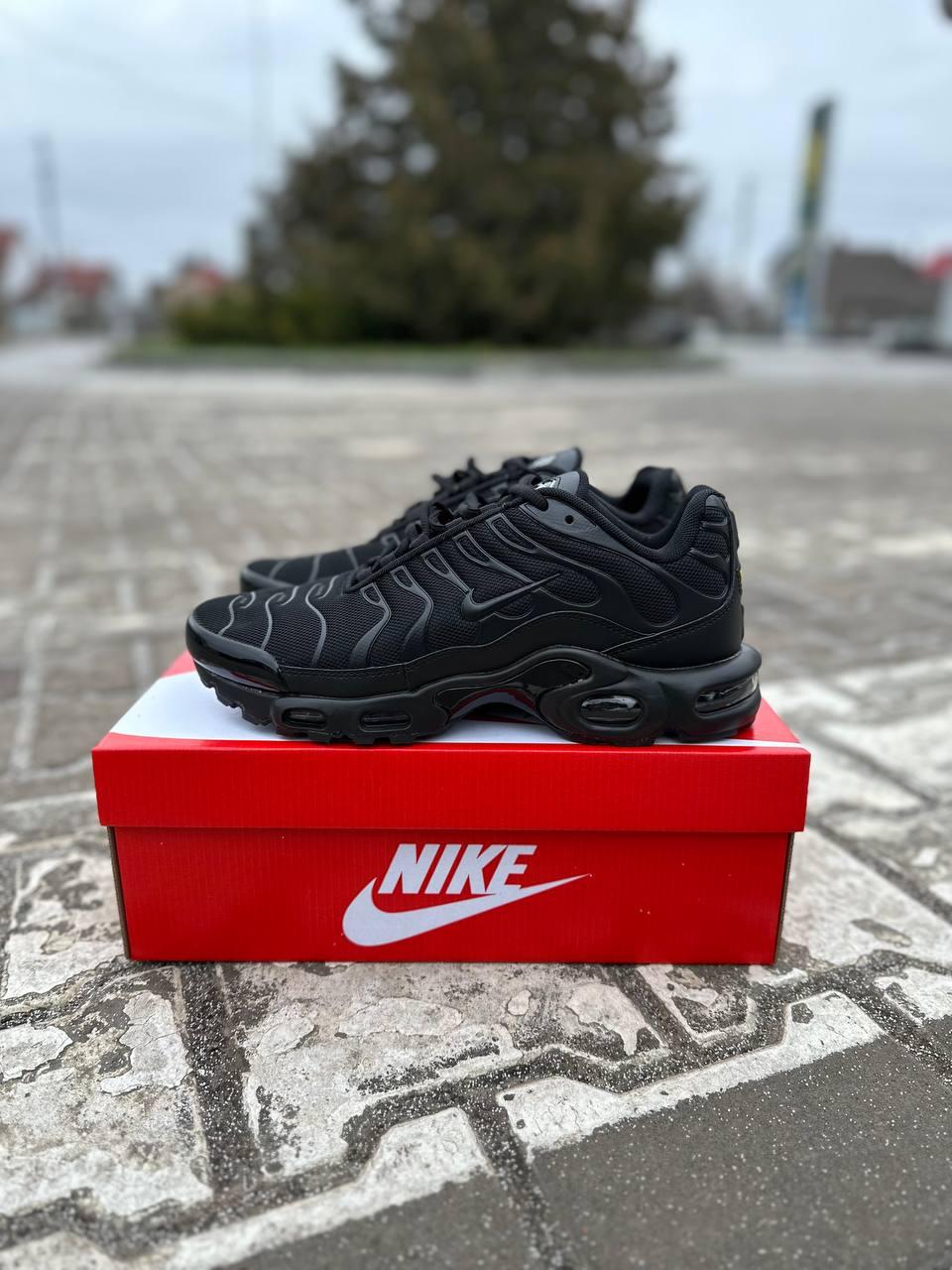 Чоловічі кросівки Nike Air Max Plus TN Black (чорні) повітропроникні спортивні повсякденні кроси KVDart0320 топ, фото 1