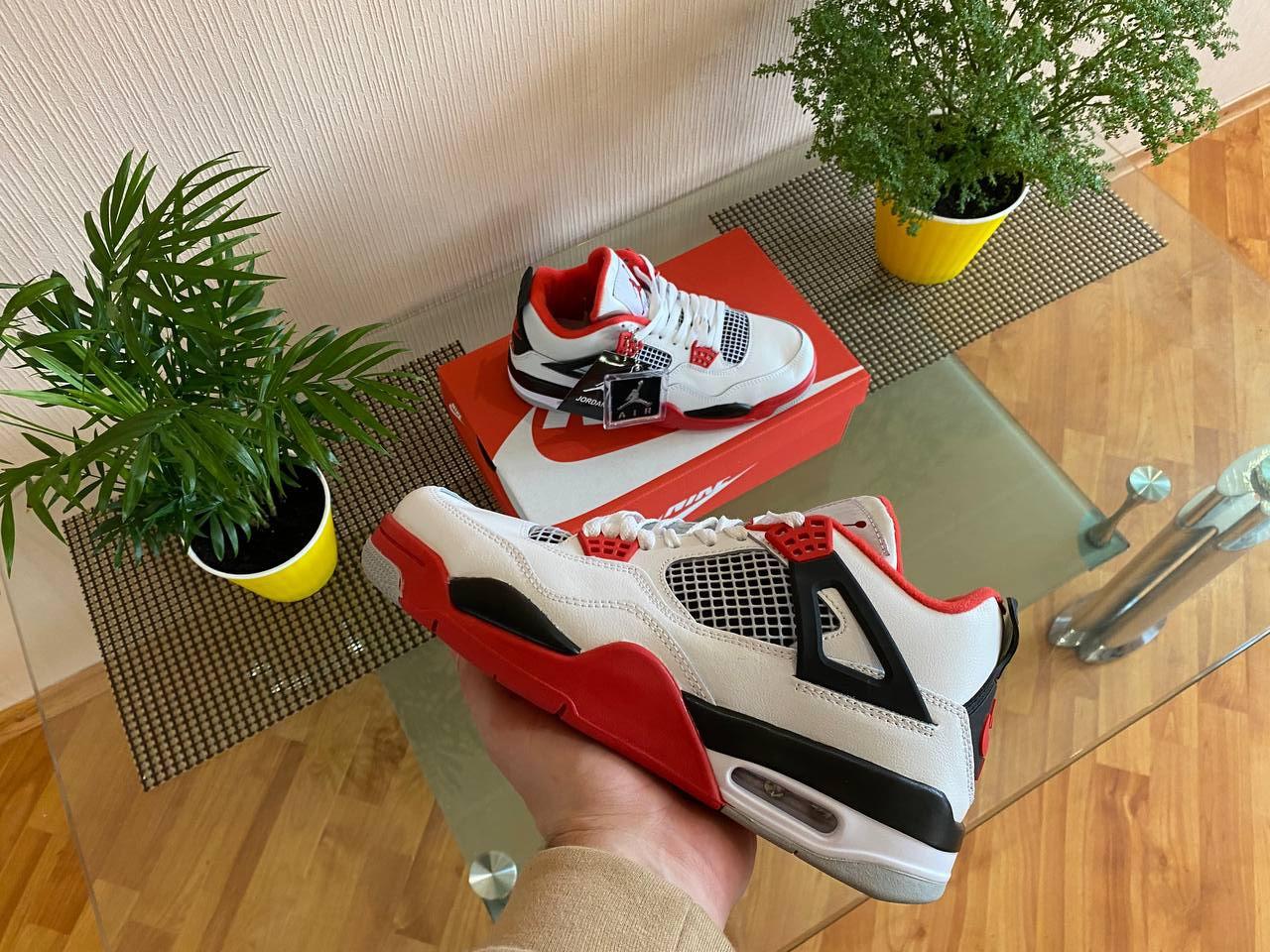 Чоловічі кросівки Nike Air Jordan 4 (біло-чорно-червоні) D307 гарні низькі стильні кроси топ, фото 1