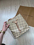 Жіноча сумка Louis Vuitton white (бежева) А042 класна модна зручна на шкіряній стяжці в клітинку Італія топ, фото 3