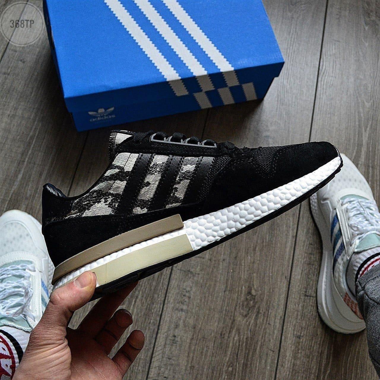Чоловічі кросівки Adidas ZX 500 RM (чорні з зміїним принтом) повсякденні весняні кроси 368TP топ, фото 1