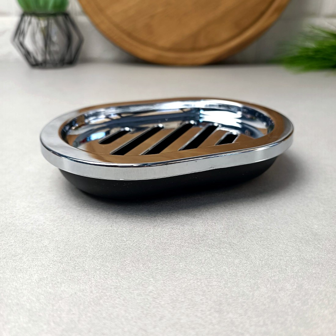 Чорна пластикова мильниця з дренажною накладкою, RAVELLO