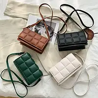 Класична жіноча сумка через плече у різних кольорах