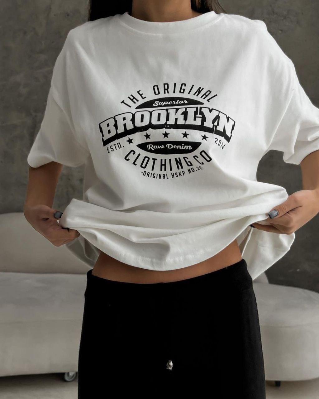 Жіноча футболка оверсайз стильна біла з написом BROOKLYN