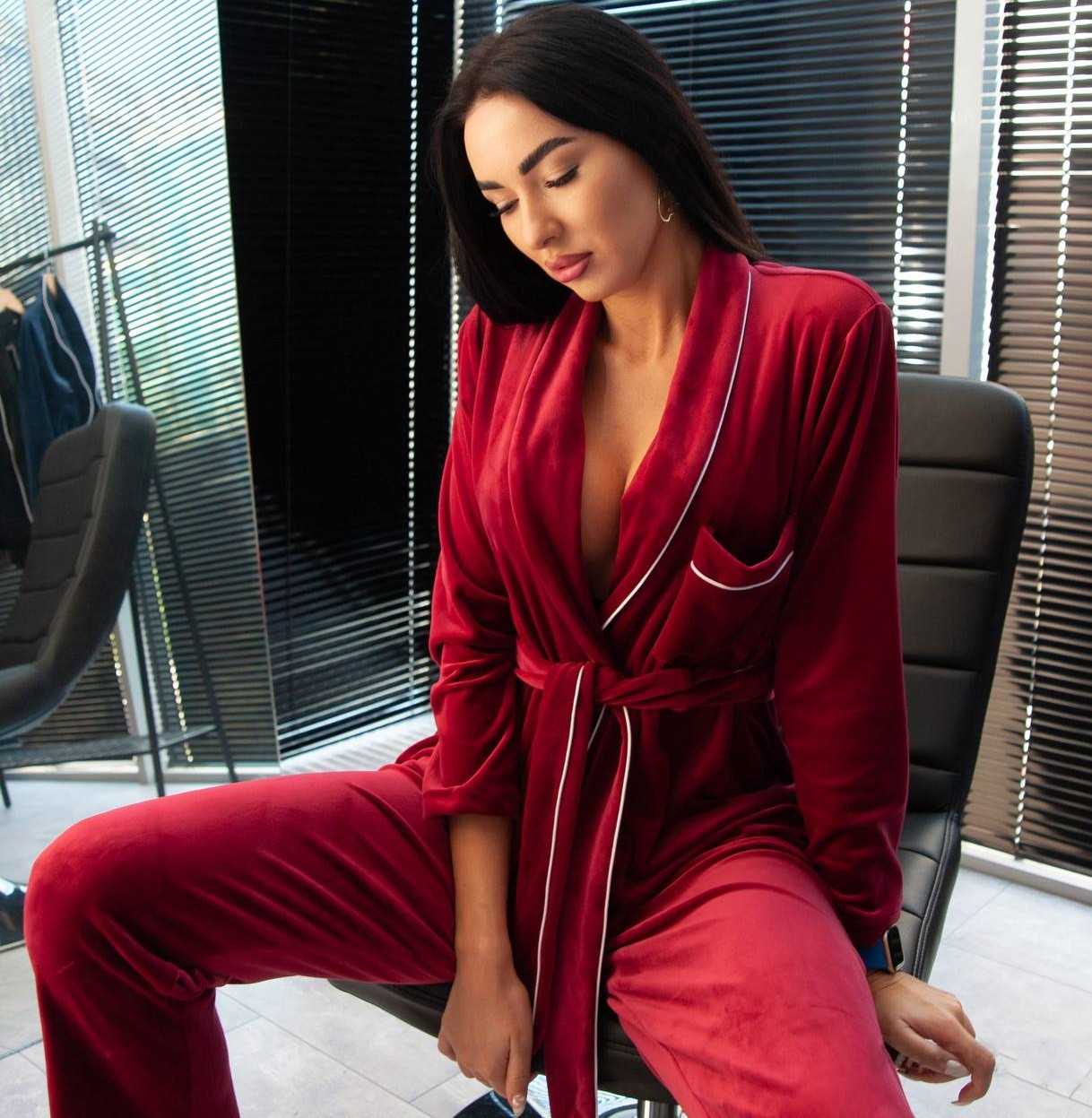 Жіноча піжама велюрова комплектом сорочка та штани в клітку бордова. Фото наживо, фото 1