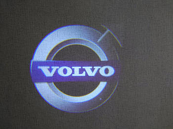 Світлодіодне підсвічування на дверях автомобіля з логотипом  Volvo