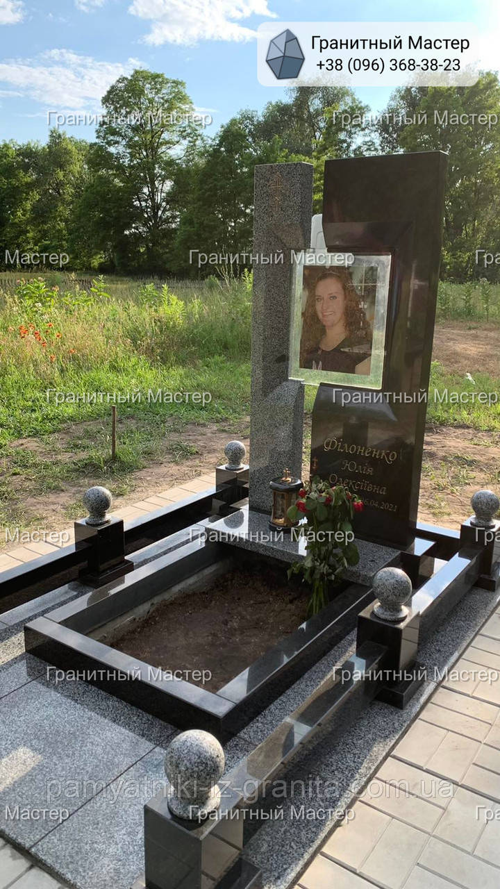 Оригінальний надгробний пам'ятник жінці з граніту та кольоровим портретом № 149