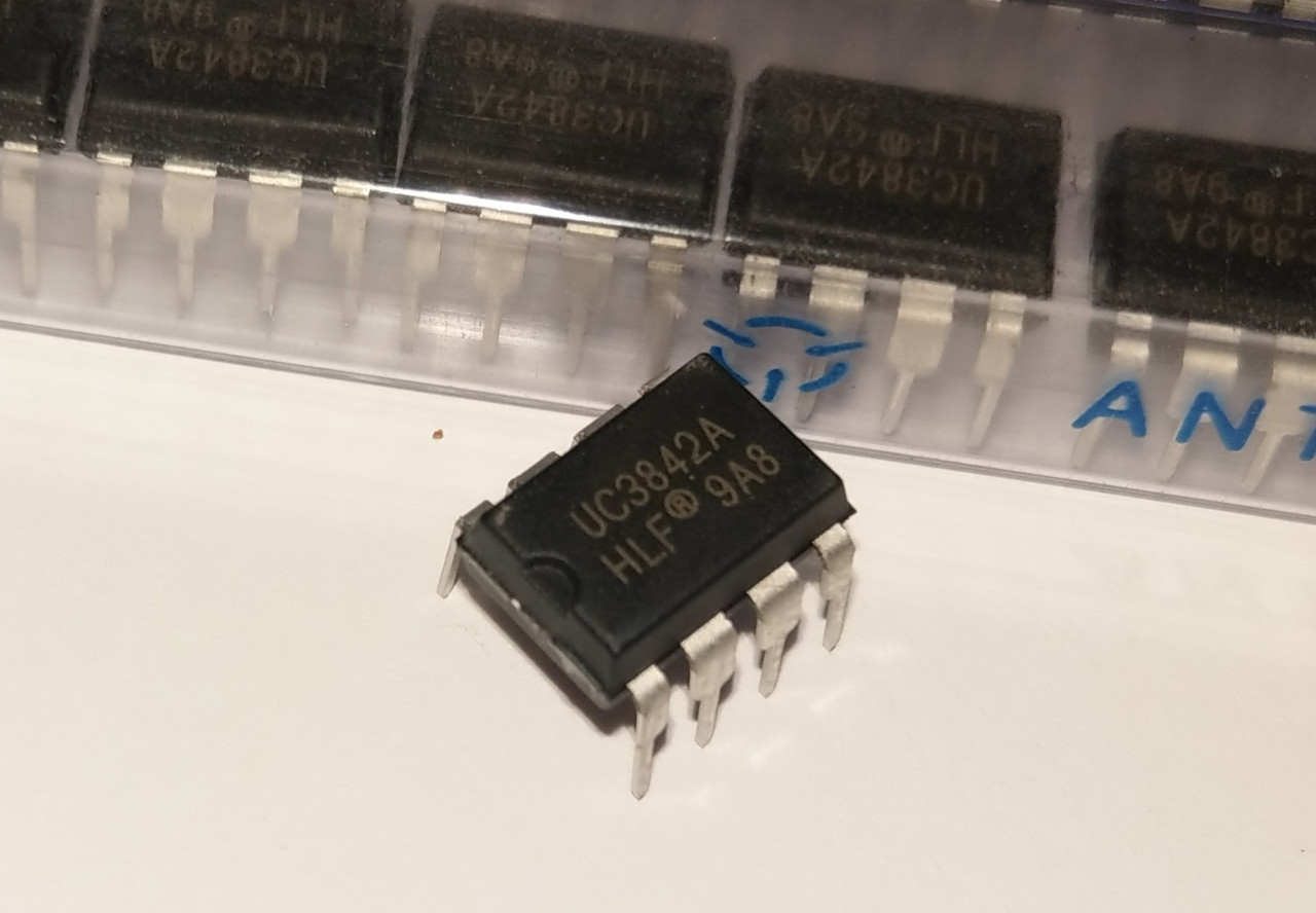 UC3842A мікросхема живлення DIP8