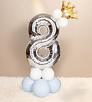 Цифра стойка 8 серебро и бело голубые шарики с золотой короной