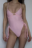 Жіночий суцільний купальник на зав'язках – стильна модель для пляжу та басейну, фото 3