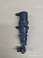 Форсунка омивача фар права Chrysler 300m 04805072ad