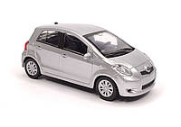 Модель автомобіля Toyota Yaris 1:43 Welly (W3014)