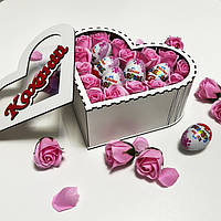 Подарок с мыльными розами и киндерами для девочки в деревянной коробке на день рождения