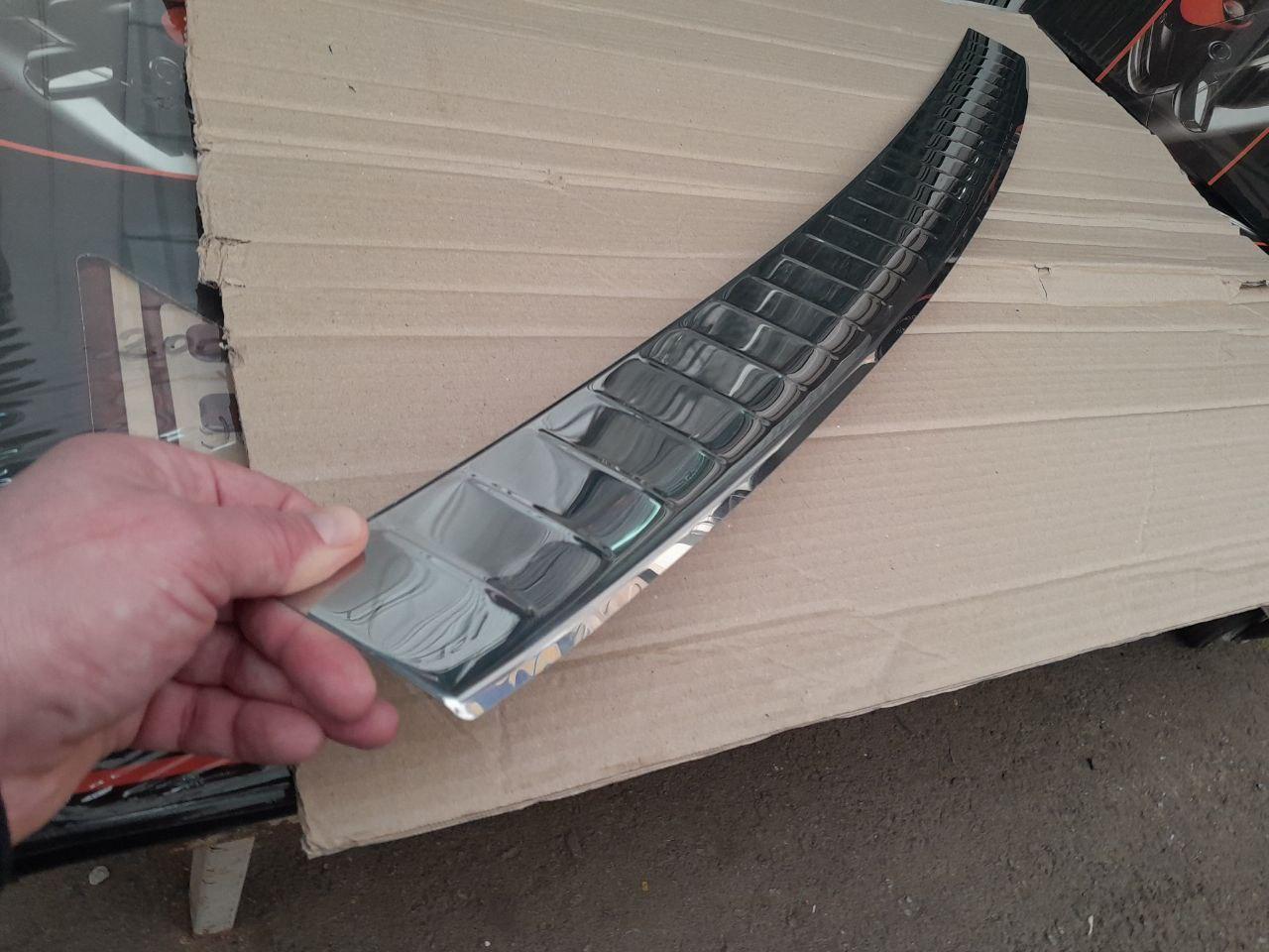 Накладка на задній бампер з загином для Toyota Rav 4 2013-2015, фото 1