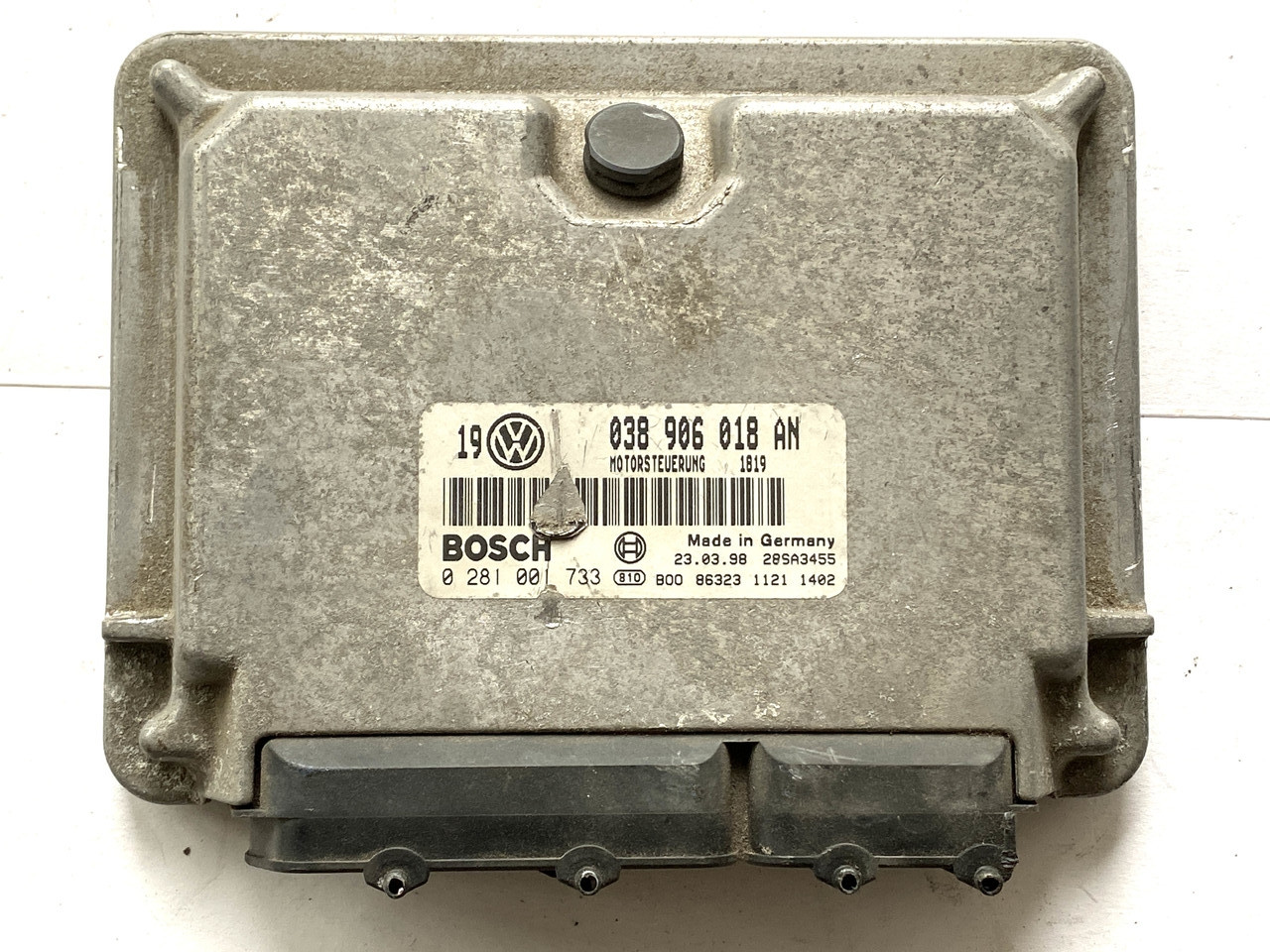 Електронний блок керування 038906018AN/0281001733 Bosch