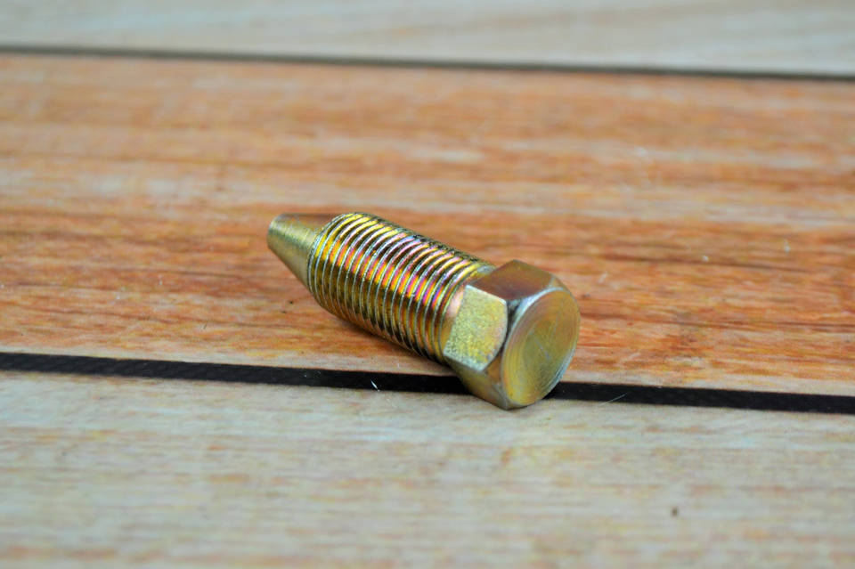 Болт стопорный 25.31.121 (Т-25, Д-21) оси качения: продажа