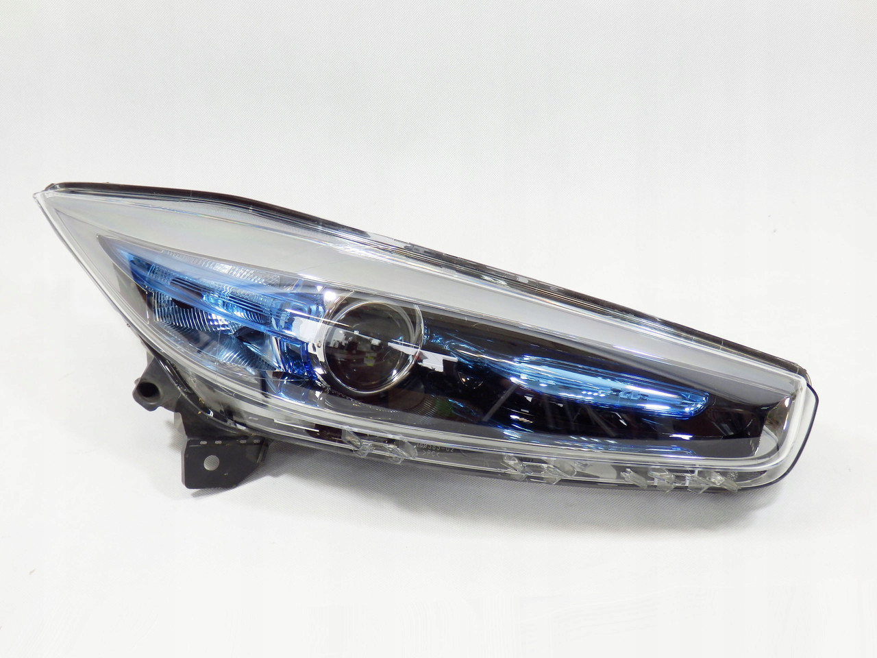 Фара передня права Renault Zoe 260108268R