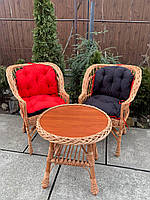 Комплект плетеной мебели с накидками на кресла