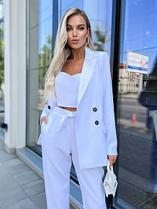 Стильний жіночий костюм-трійка з піджаком, топом та брюками, білий