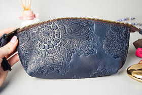 Шкіряна косметичка з тисненням Квітковий Сад темно-синя