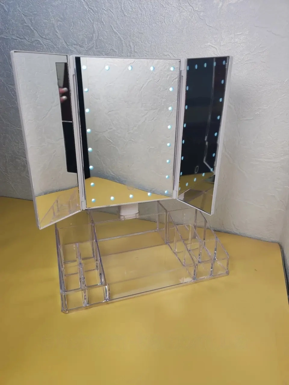 Потрійне дзеркало з LED-підсвіткою і підставкою для косметики, органайзер для косметики