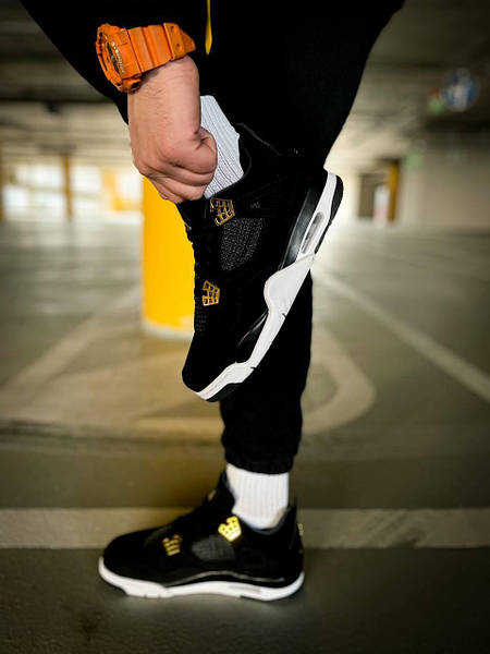Air jordan retro hotsell 4 royalty