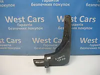 Бризковик передній правий Nissan X-Trail з 2001 по2007