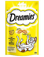 Ласощі для котів Dreamies Cat подушечки зі смаком сиру 60 г 037986