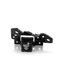 B63B50153 Кріплення решітки радіатора праве Mazda 3 17-18