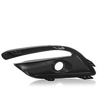 B63C50C21A Накладка протитуманки права Mazda 3 17-18