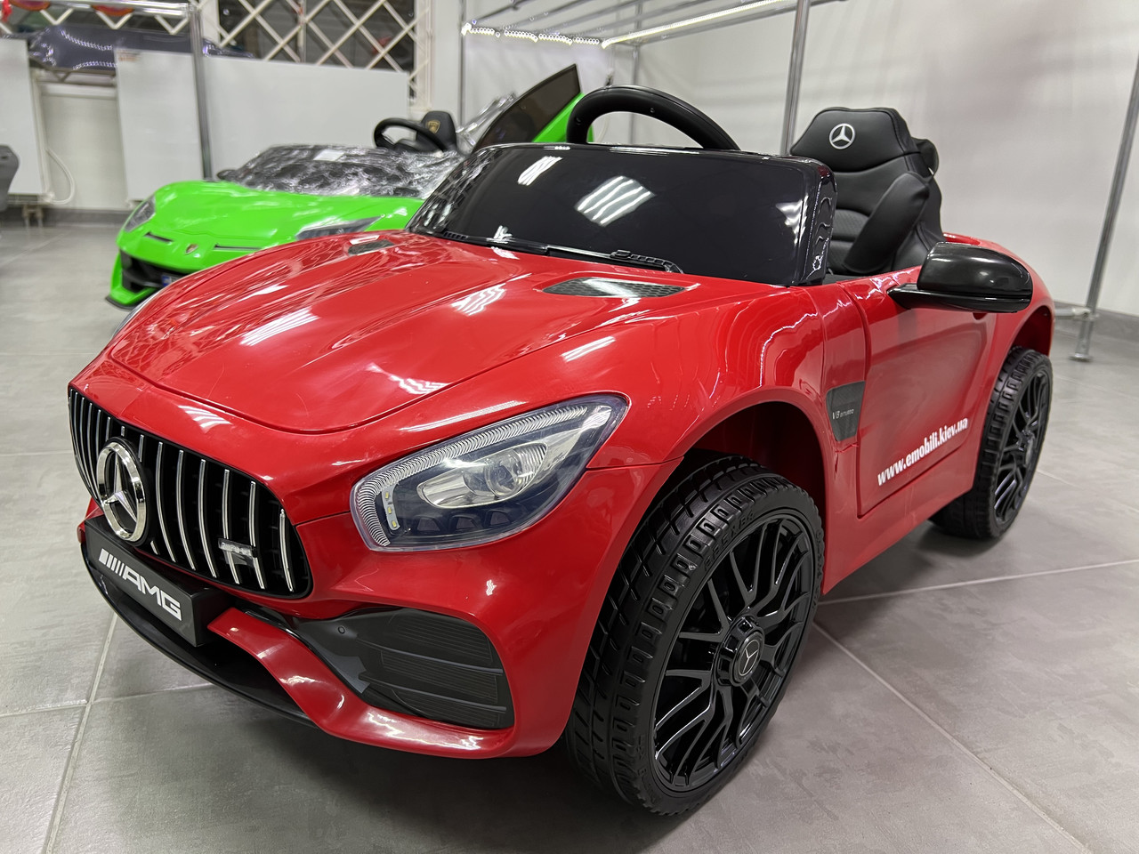 Дитячий електромобіль Mercedes-Benz GTR, 12 V 9 AH, підсвічування днища та ніг, амортизатори передні/задні