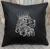 Декоративна подушка з вишивкою знаку зодіаку
