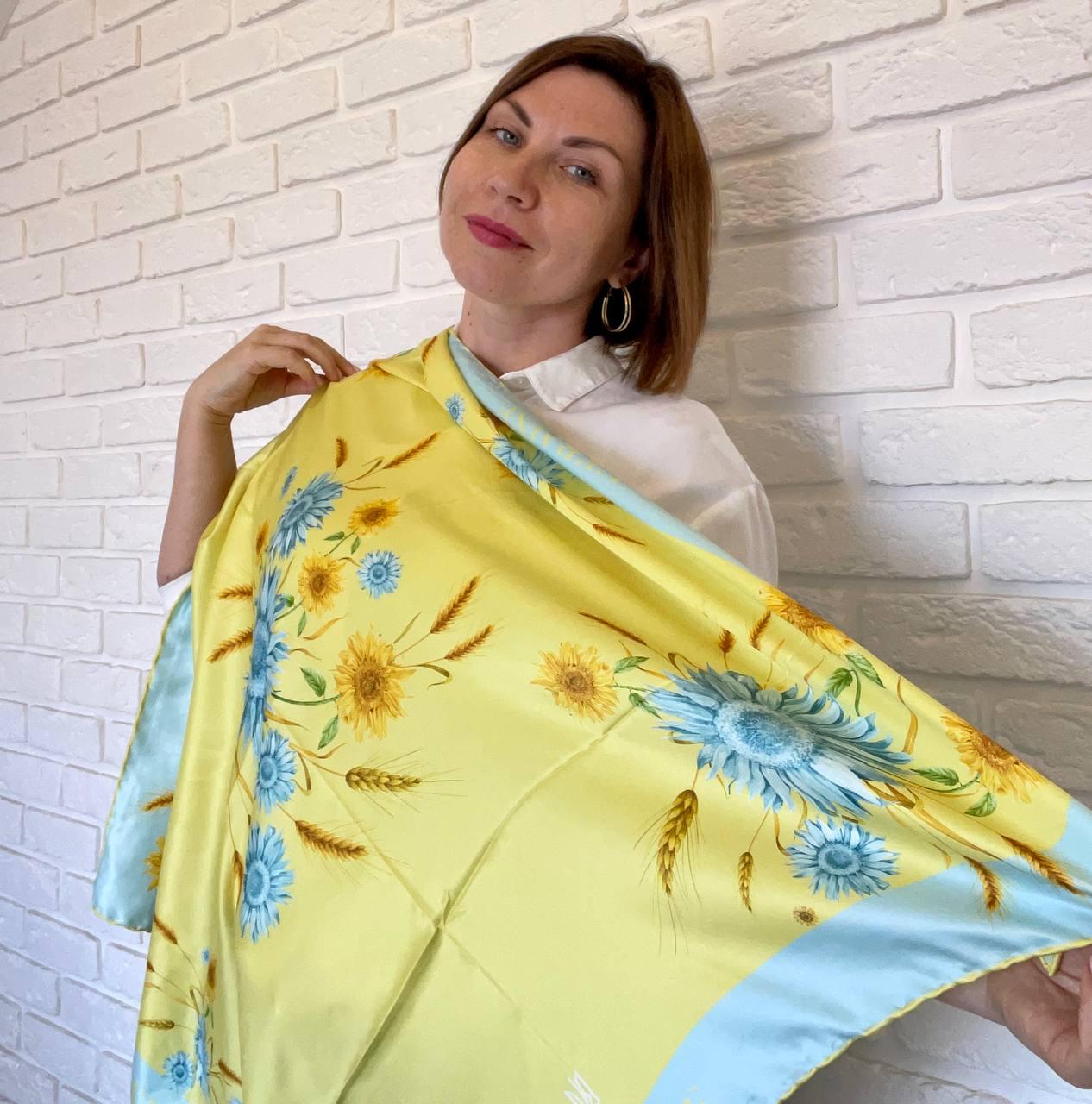 Шовкова хустка з патріотичним принтом Соняшники 90*90 см жовто-блакитна ручна обробка краю
