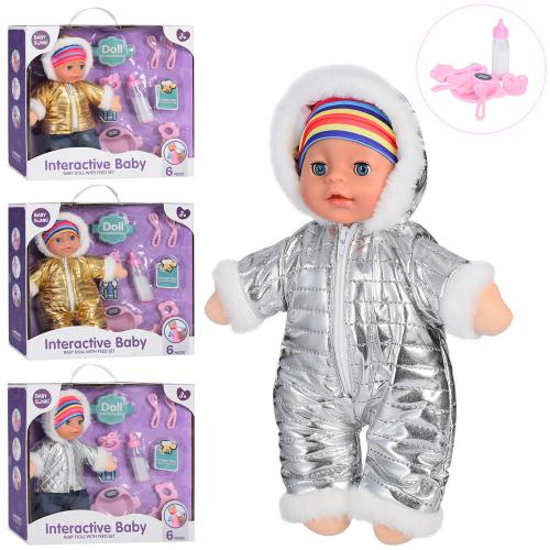 Пупс м'яконабивний у блискучій курточці/комбінезоні в рукавичках із набором аксесуарів, фото 1