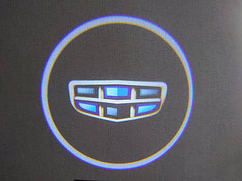Світлодіодне підсвічування на дверях автомобіля з логотипом Geely