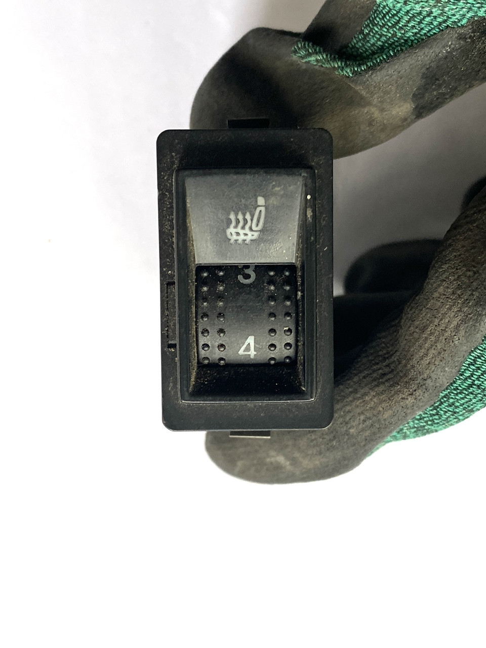 Кнопка обігрівання сидінь б/у Skoda 3U0963563 / 3U0 963 563