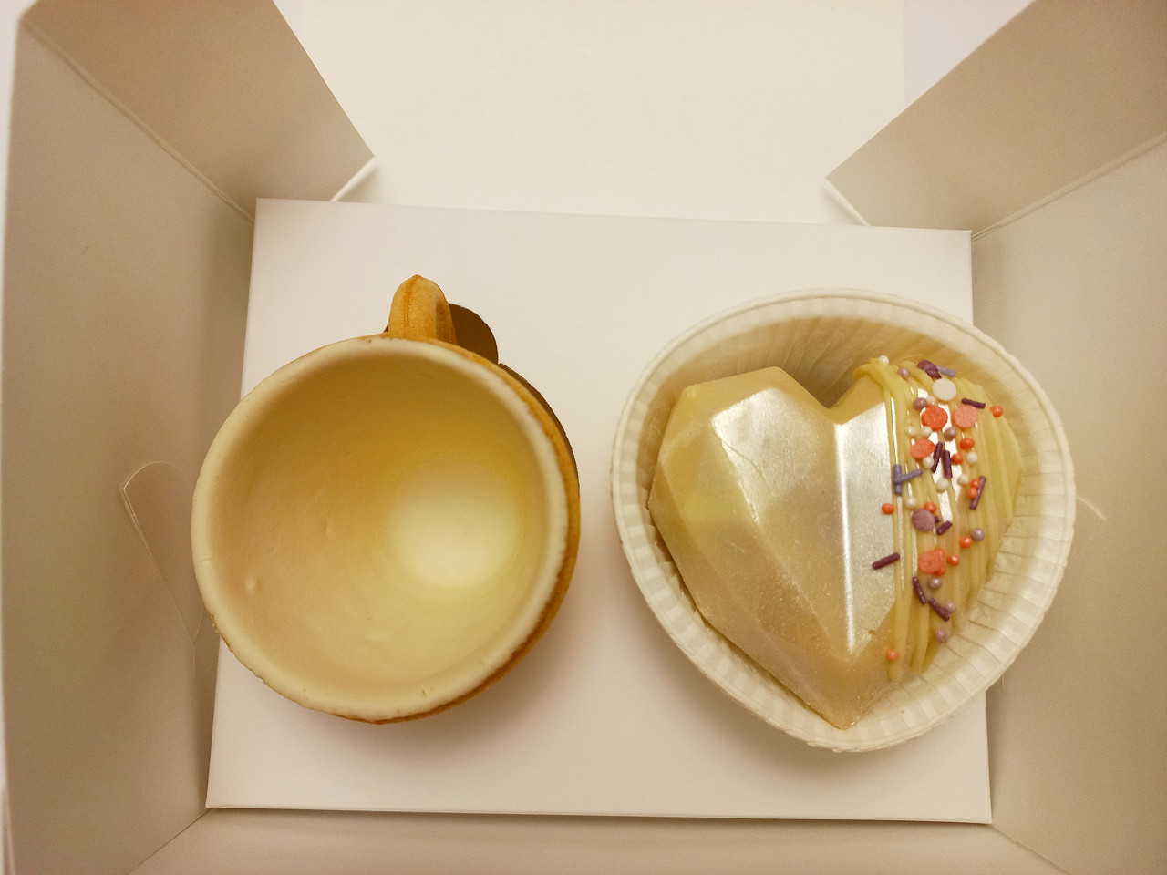 Набор : 1 съедобная чашка - печенье + 1 шоколадная бомбочка - сердечко - фото 1 - id-p1777024269