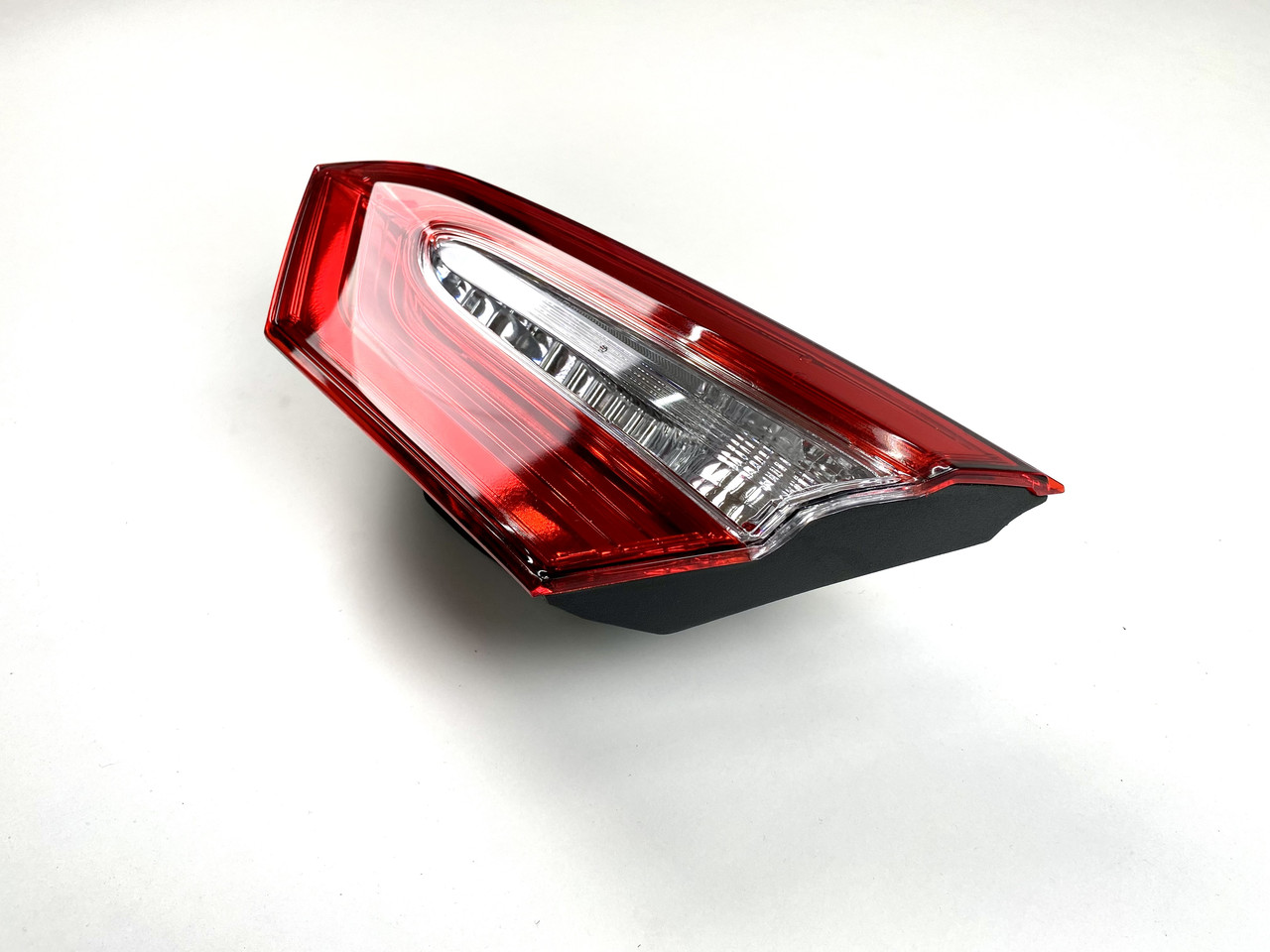 Задній ліхтар правий внутрішній Toyota Camry 70 USA LE SE 2017-2020 1 шт., фото 1