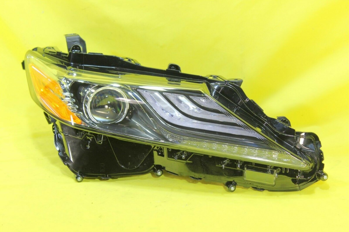 Led права фара Toyota Camry 70 XLE / XSE USA 2017+ (з жовтим габаритом), фото 1