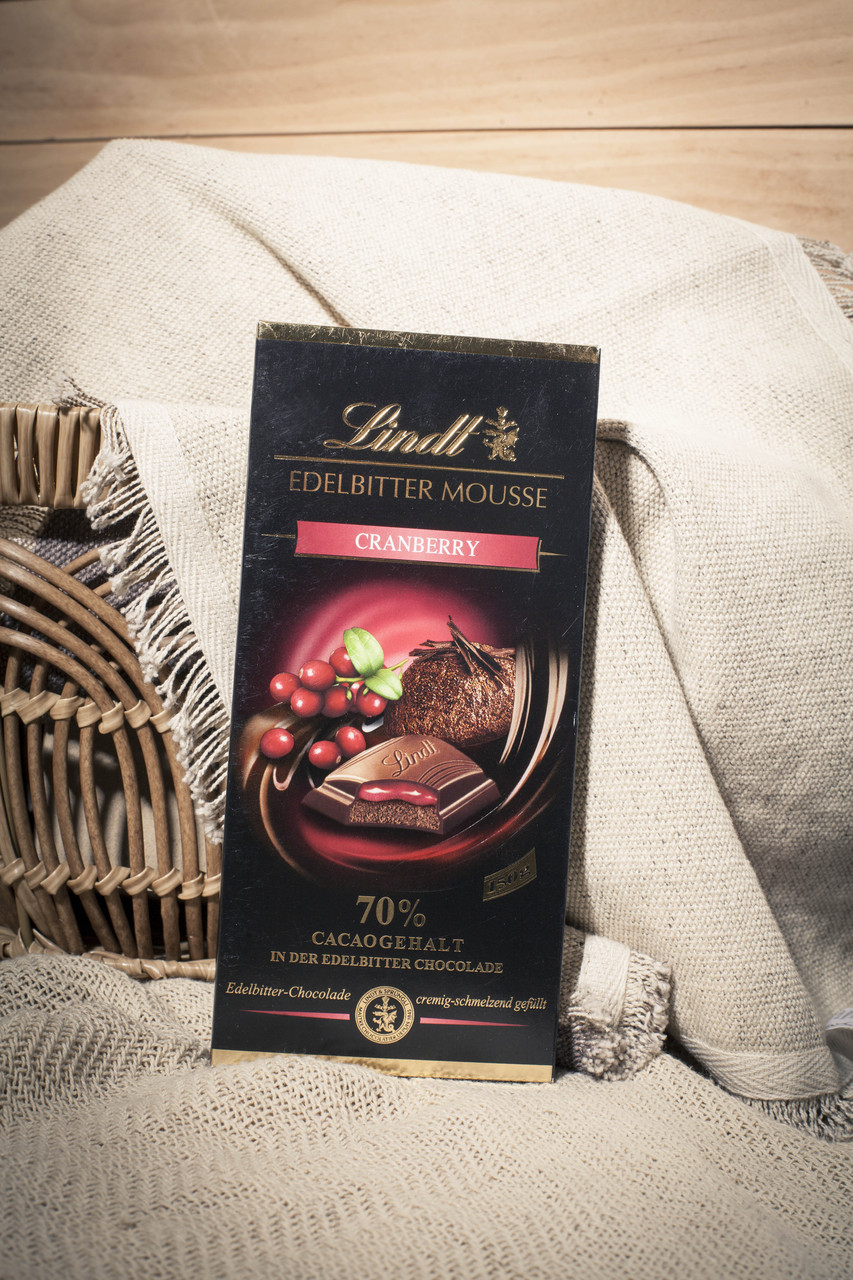 Чорний шоколад🍫Lindt Edelbitter Minze "Cranberry"70%. 150 гр. Шіейцарія.