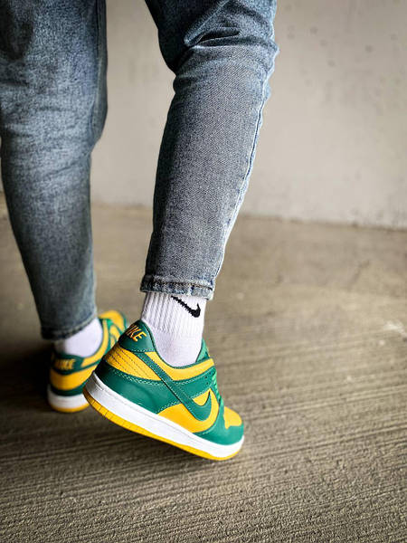 Green and yellow nike dunks deals