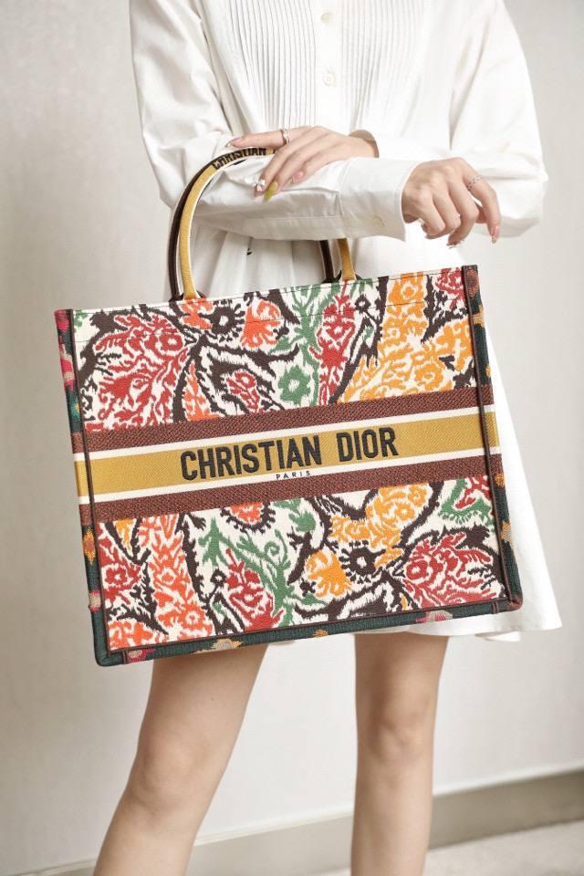 Сумка жіноча СD Book Tote
