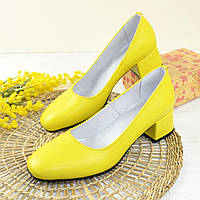 Туфли кожаные женские на невысоком каблуке, цвет желтый