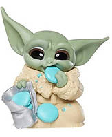 Фигурка Star Wars The Mandalorian Baby Bounties Cookie Eating Mini-Figures Yoda Мандалорец Йода 6 см SW BBCE