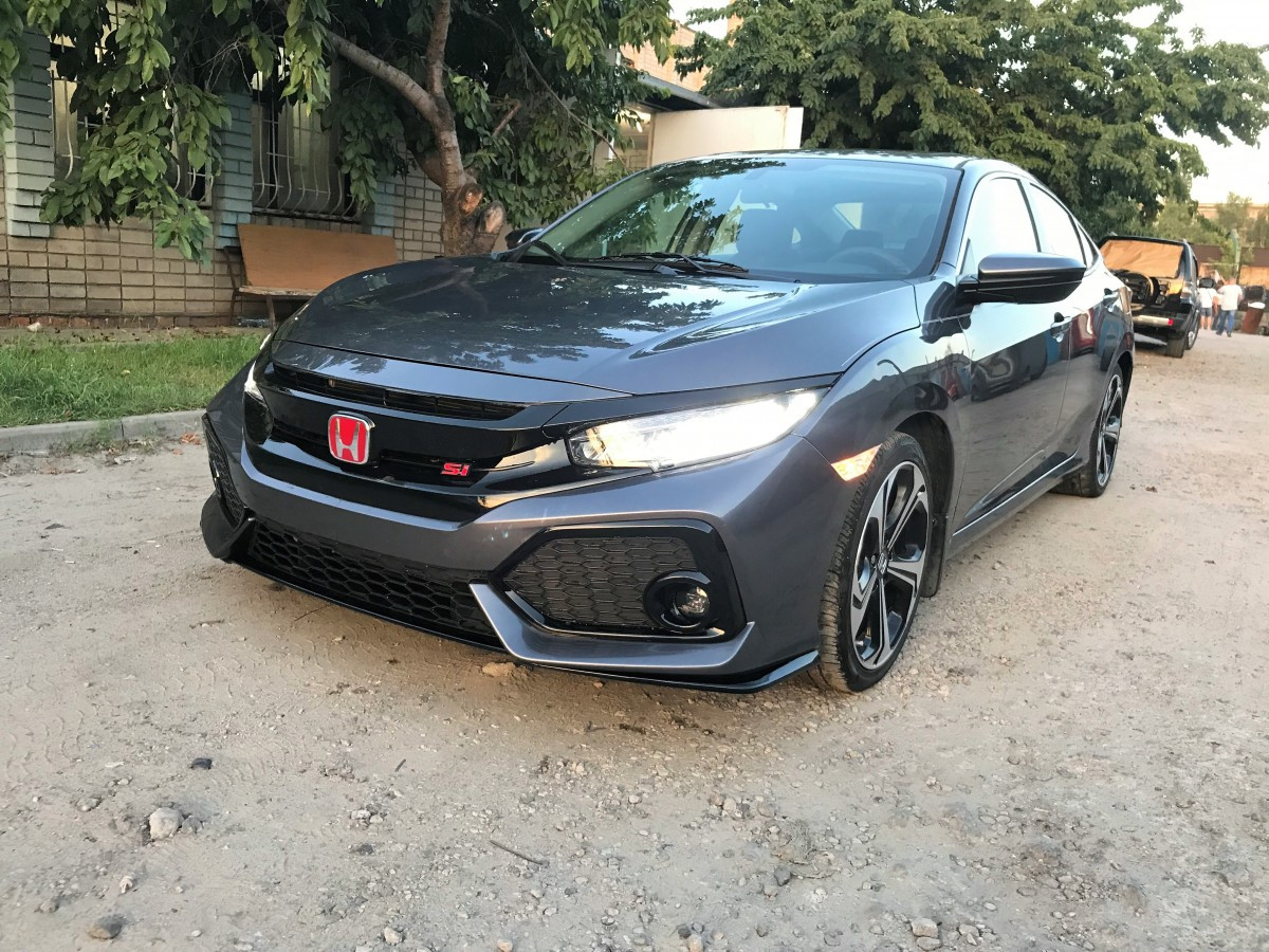 Решітка радіатора SI Honda Civic 4D / 5D 2016 — з віями, чорний колір (без емблеми), фото 1