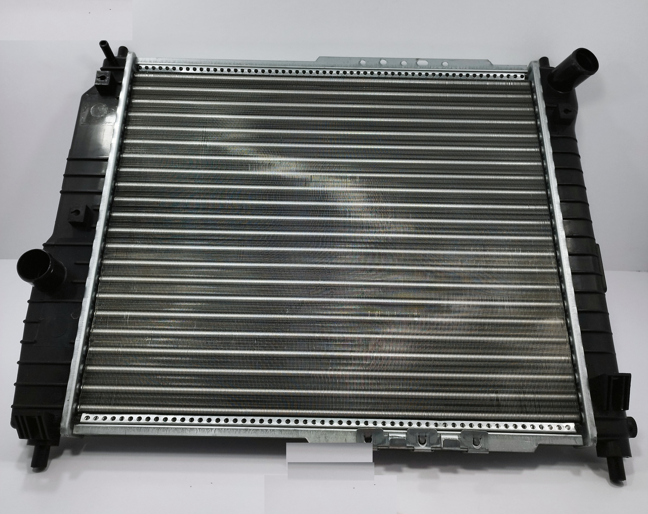 Радіатор охолодження AVEO 1,2 SOHC/1,4 SOHC (48 см) 8 кл. grog Корея 96816481