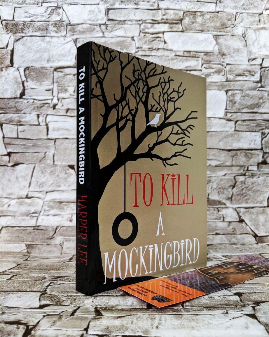 Книга "To Kill a Mockingbird" Harper Lee ("Вбити пересмішника" Харпер Лі), англійською мовою