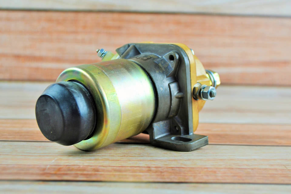 Вимикач маси дистанційний 3-х контактний (12В) МТЗ 1212.3737-06